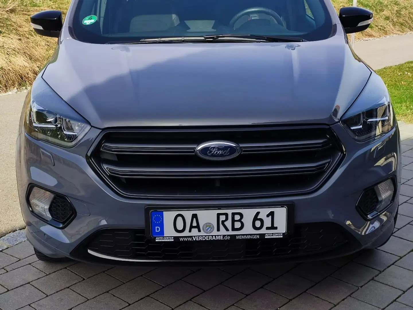 Ford Kuga 2.0 TDCi 4x4 ST-Line Grau - 1