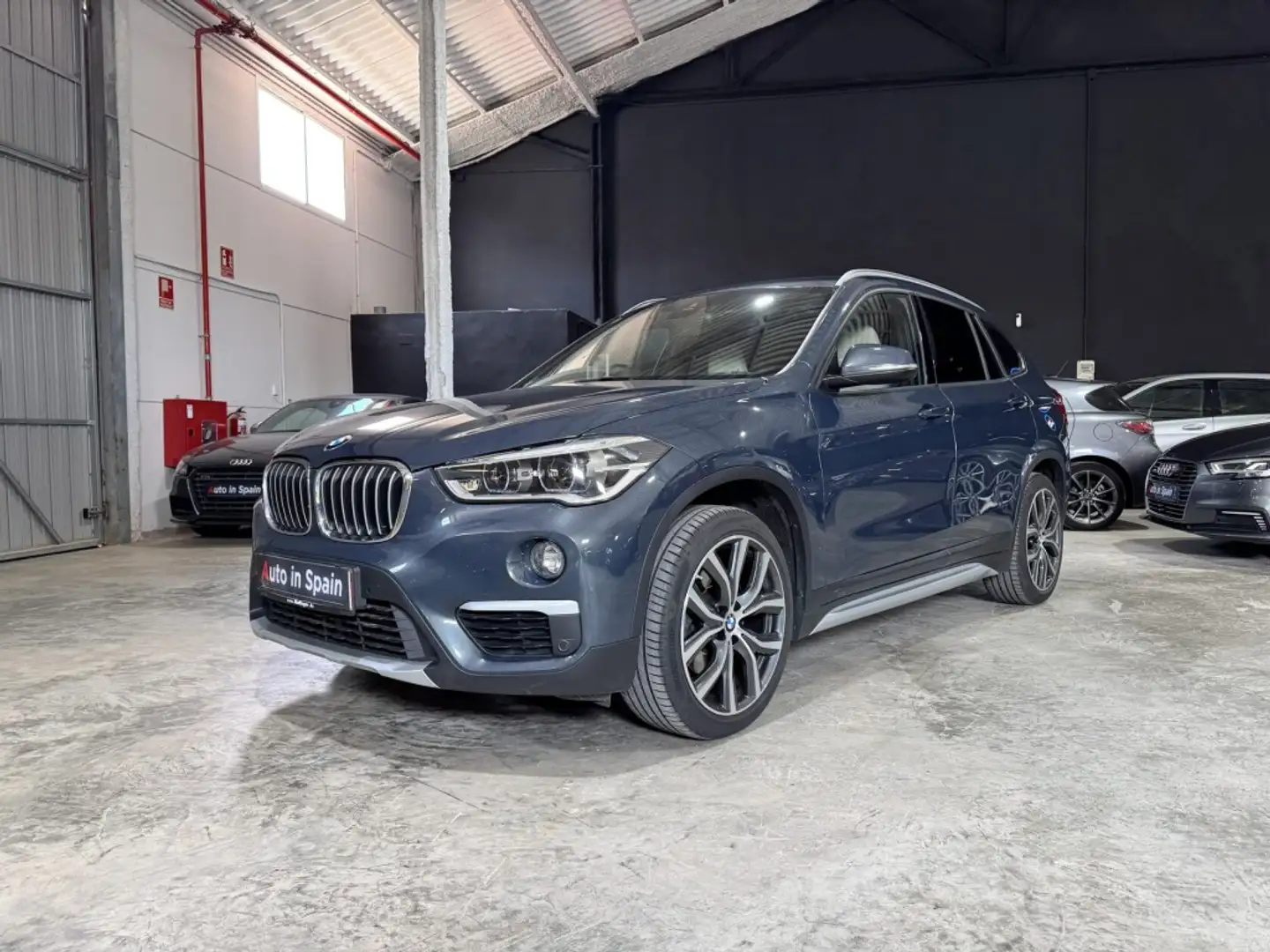 BMW X1 xDrive 20dA Bleu - 2