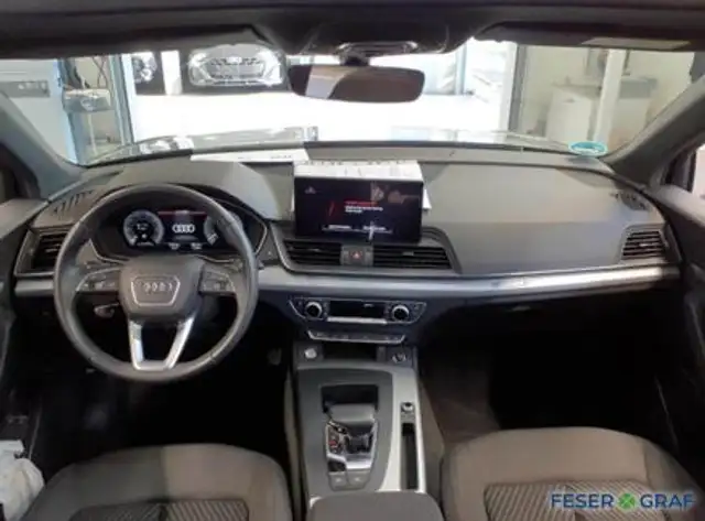 Audi Q5 view 7