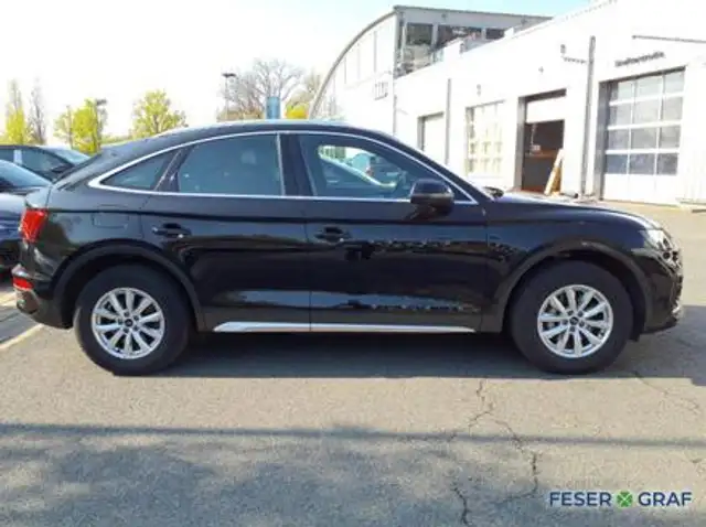 Audi Q5 view 5