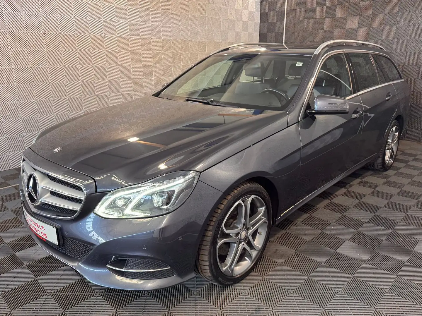 Mercedes-Benz E 220 T*AVANTGARDE*ACC-SCHIEBEDACH-KLIMA-LED-SHZ Grau - 2