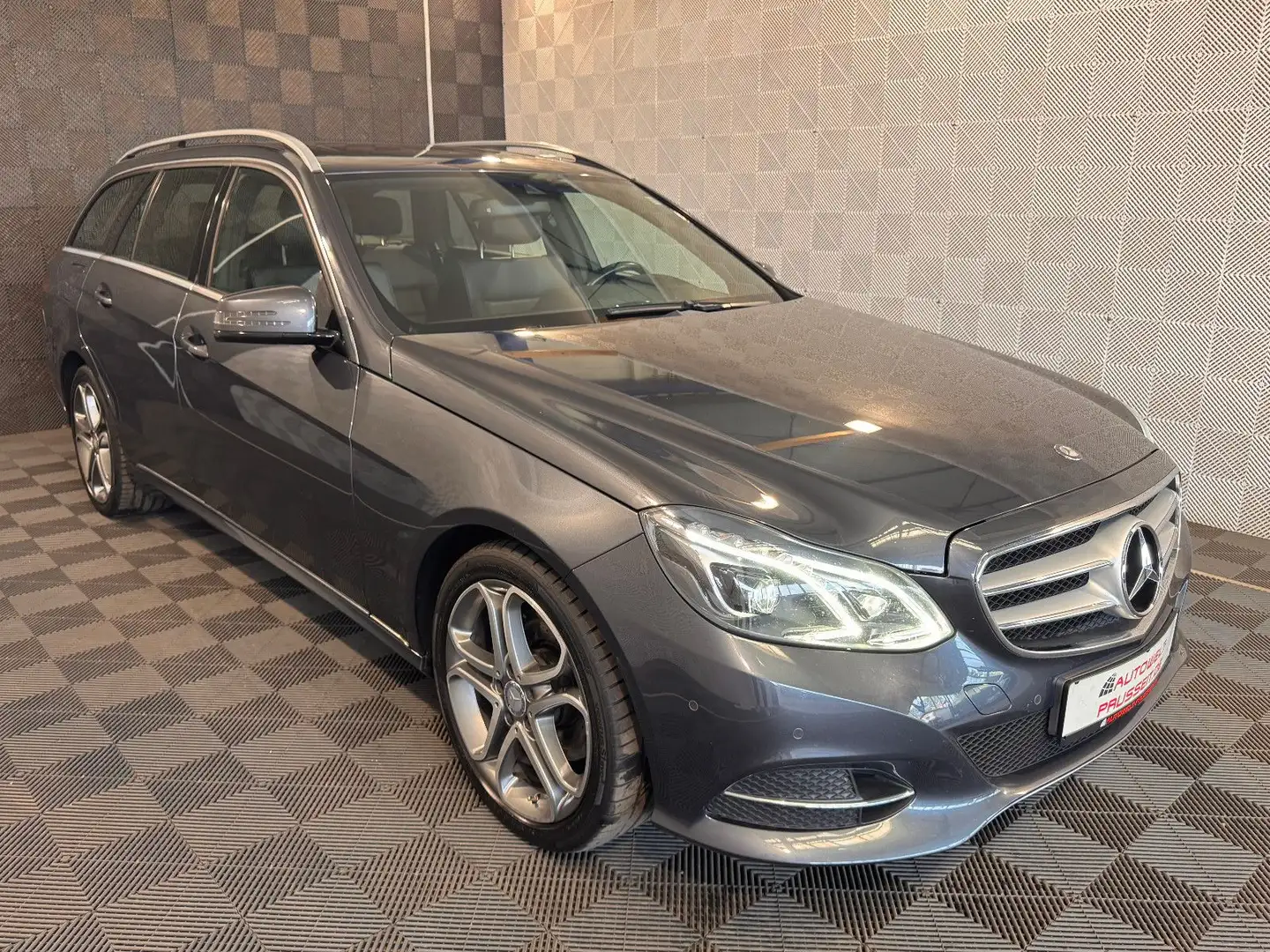 Mercedes-Benz E 220 T*AVANTGARDE*ACC-SCHIEBEDACH-KLIMA-LED-SHZ Grau - 1