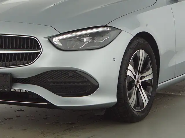 Mercedes-Benz C-Class view 3