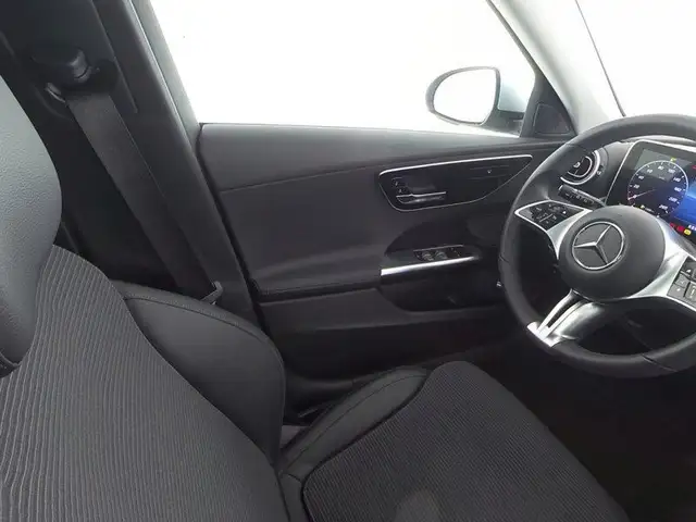 Mercedes-Benz C-Class view 9