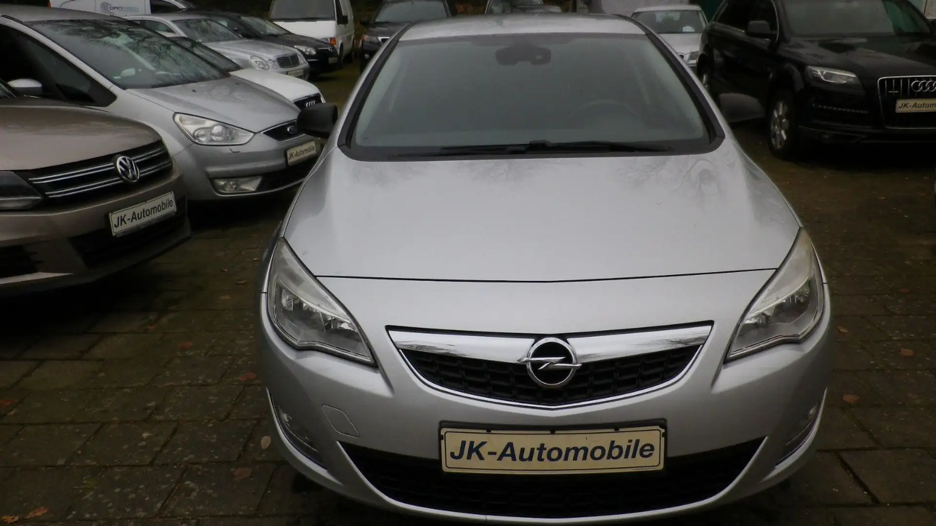 Opel Astra J Lim. 5-trg. Edition Silber - 2