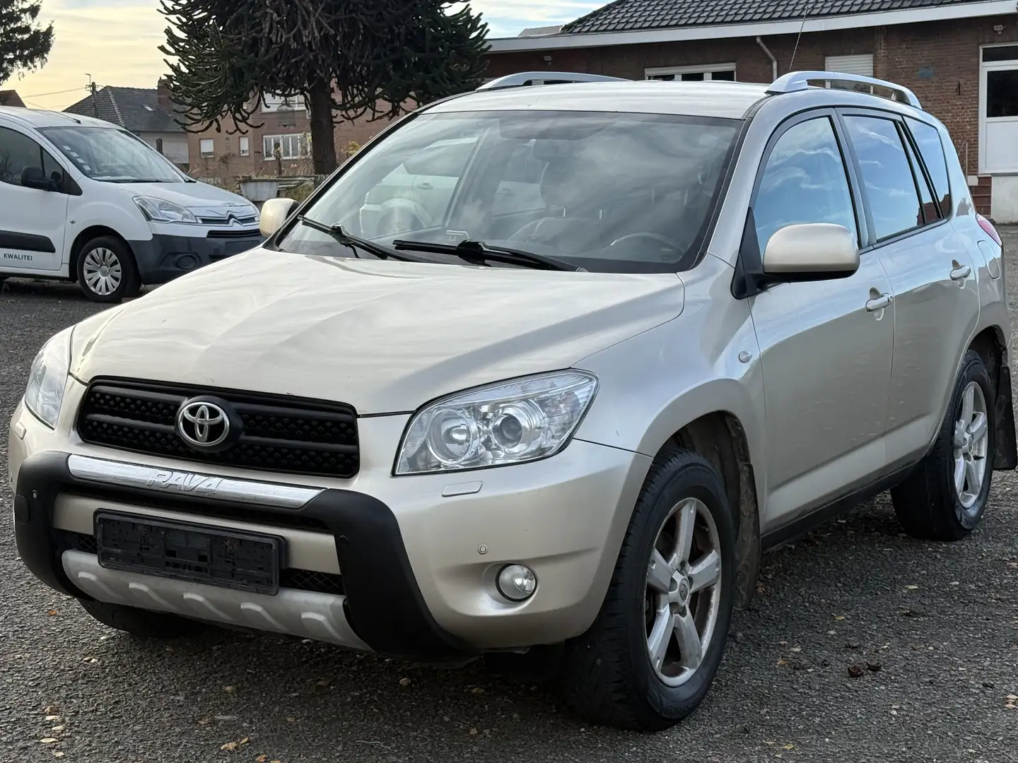 Toyota RAV 4 RAV 4 2.0 4x4 Automatik Team Beige - 1