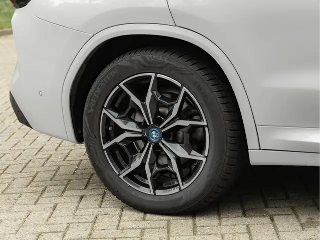 BMW X3 view 13