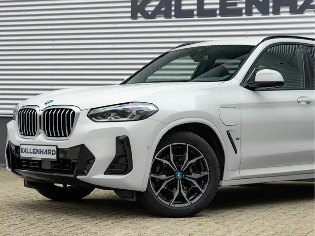 BMW X3 view 8