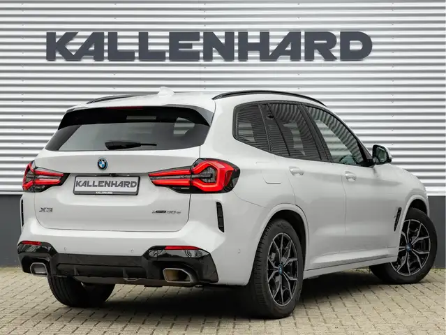 BMW X3 view 3
