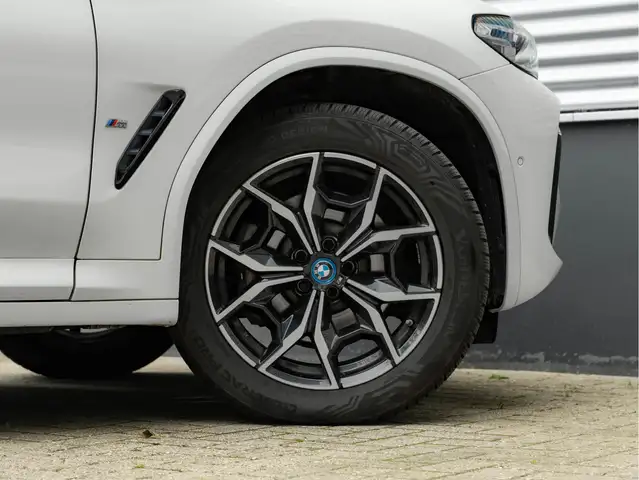 BMW X3 view 14