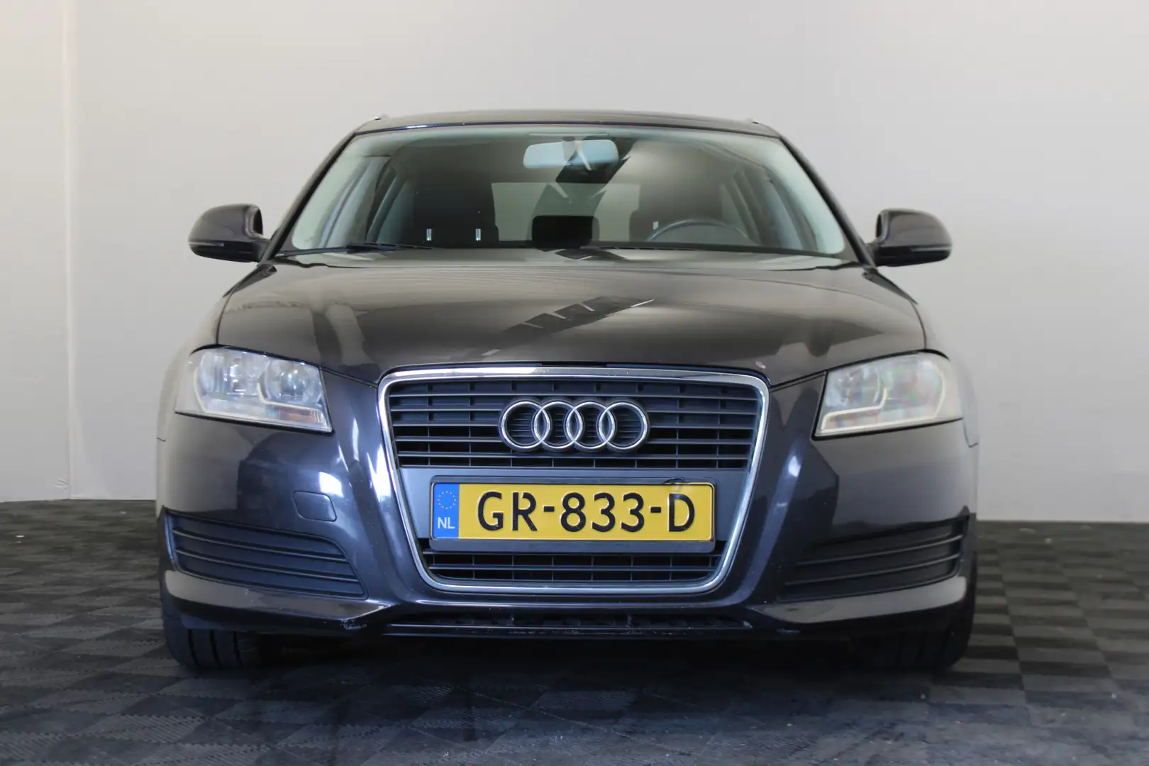 Audi A3 Sportback 1.8 TFSI Attraction Business Edition Gris - 2