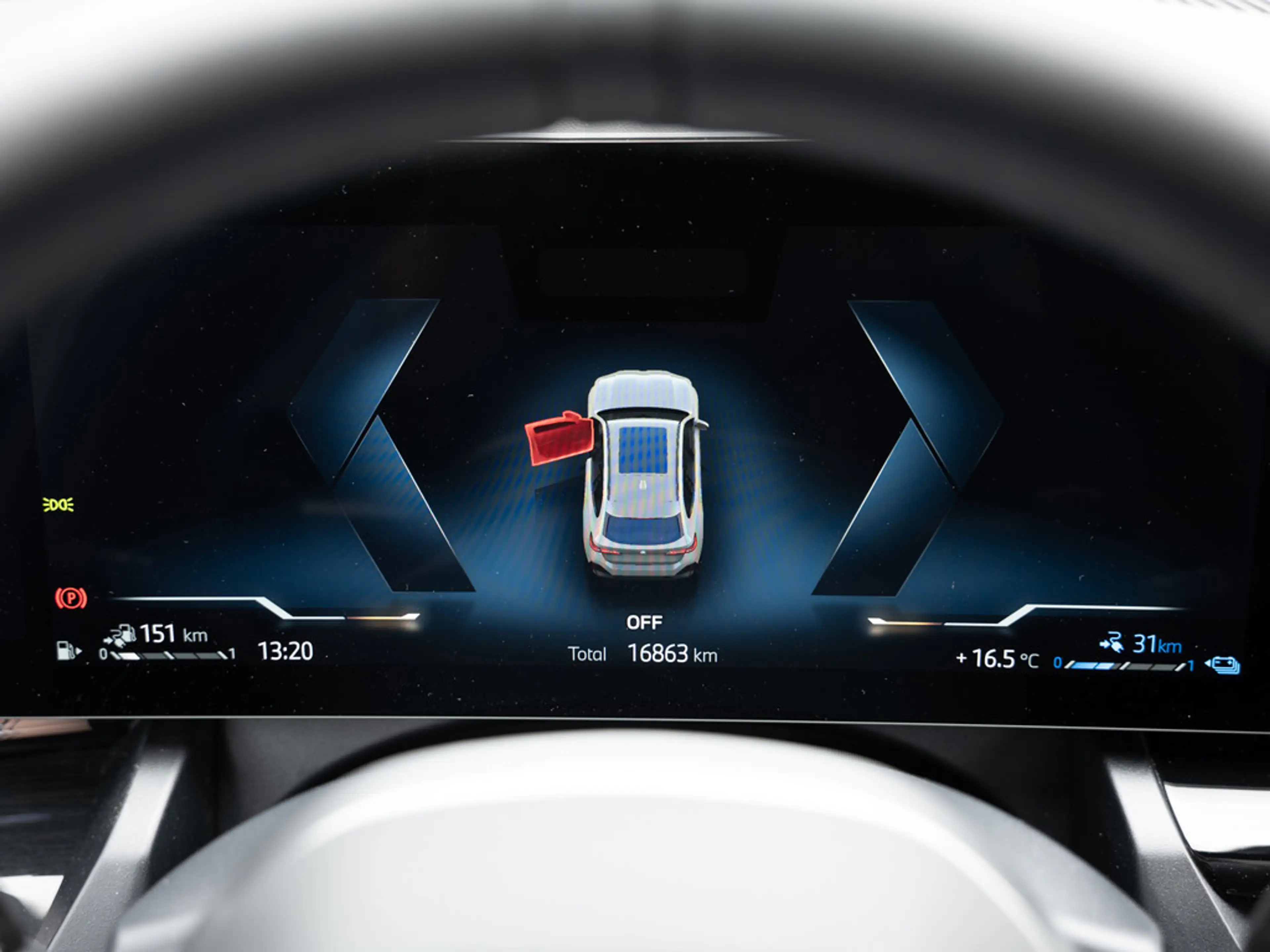 BMW 550 e Touring xDrive M-Sport Pro PANO AHK HUD — photo 13