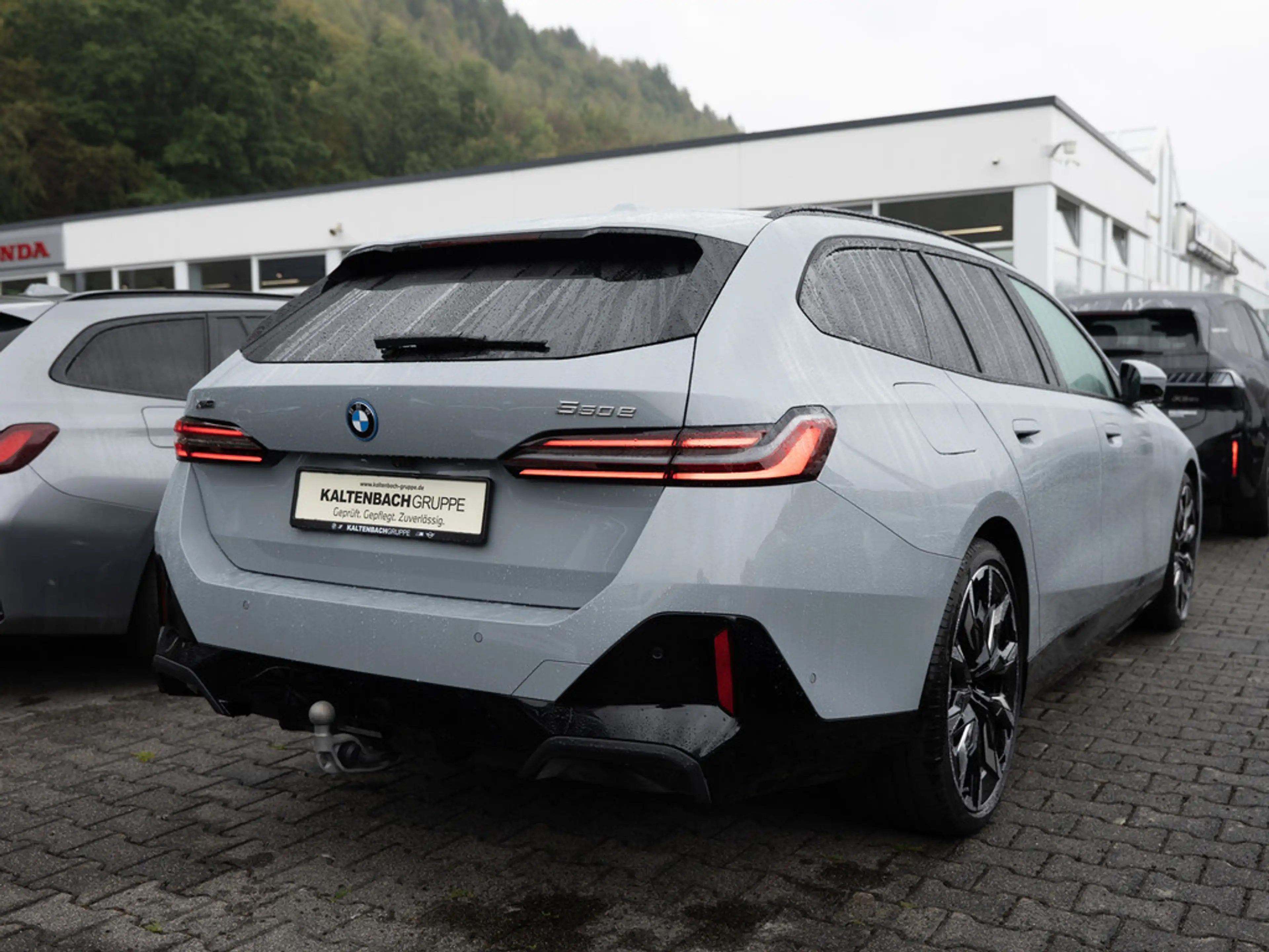 BMW 550 e Touring xDrive M-Sport Pro PANO AHK HUD — photo 4