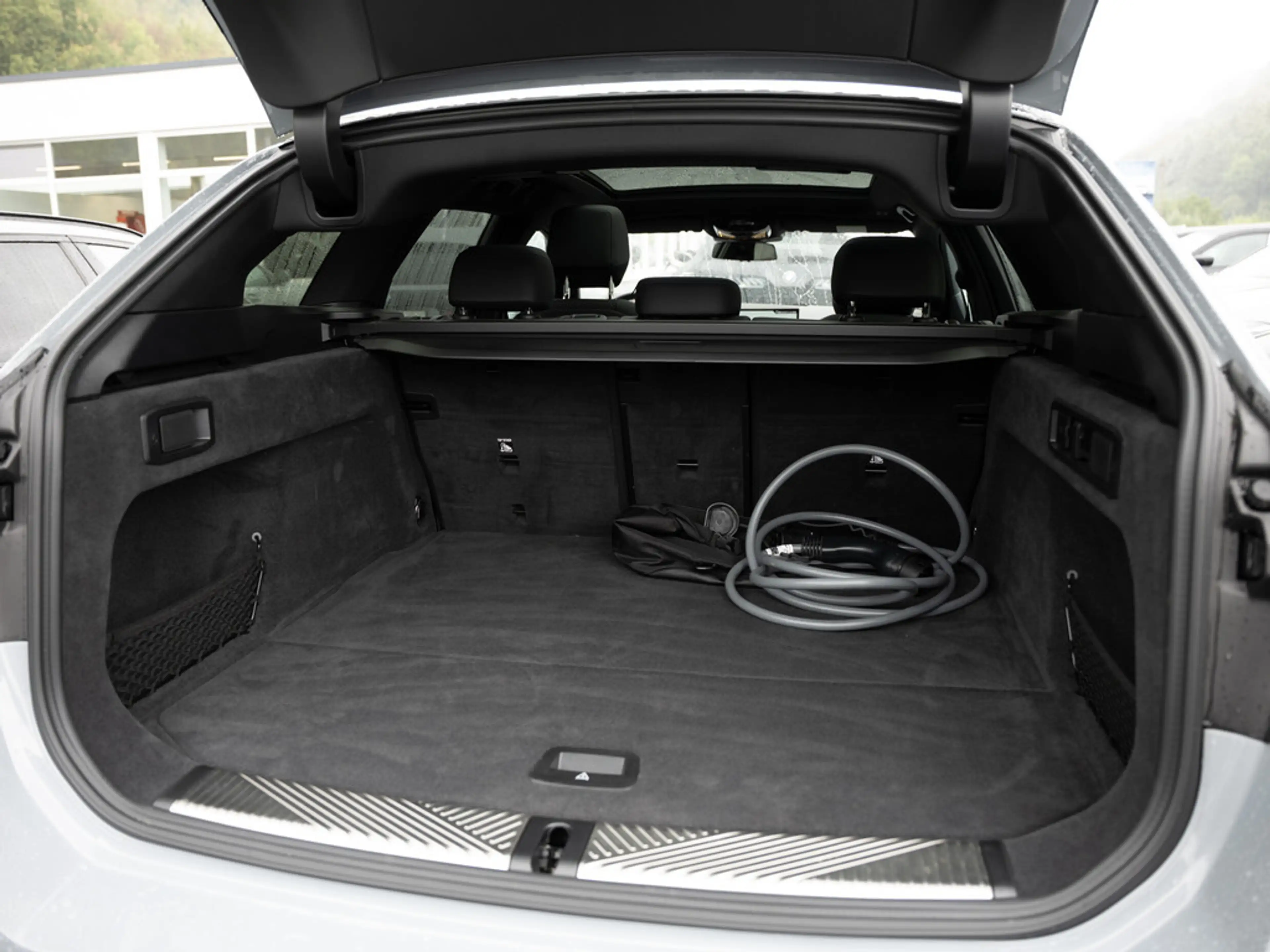 BMW 550 e Touring xDrive M-Sport Pro PANO AHK HUD — photo 10