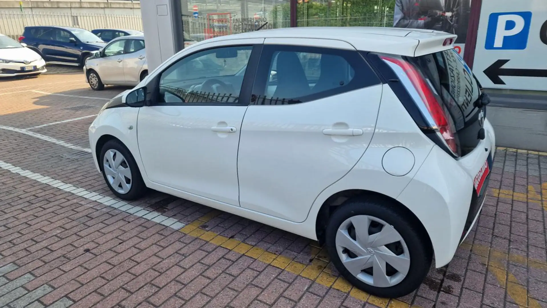 Toyota Aygo 1.0 VVT-i 69 CV 5 porte x-play **PROMO** Bianco - 2