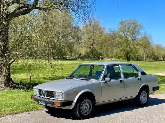 Alfa Romeo Alfetta uit 1981, nieuwe 2.0 L motor en erg veel karakter!