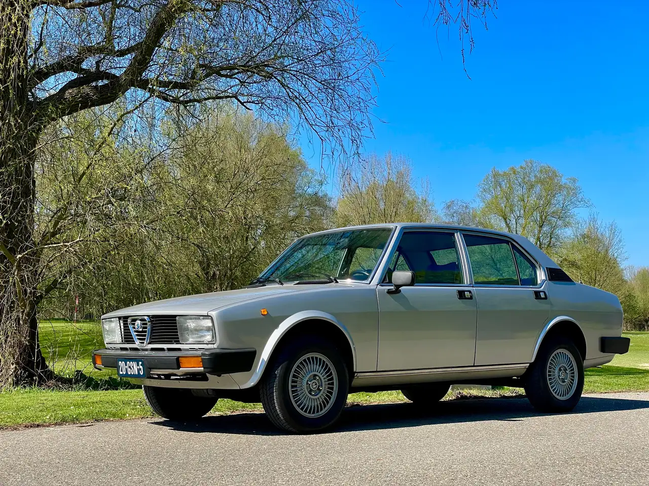 Alfa Romeo Alfetta uit 1981, nieuwe 2.0 L motor en erg veel karakter!, foto 9