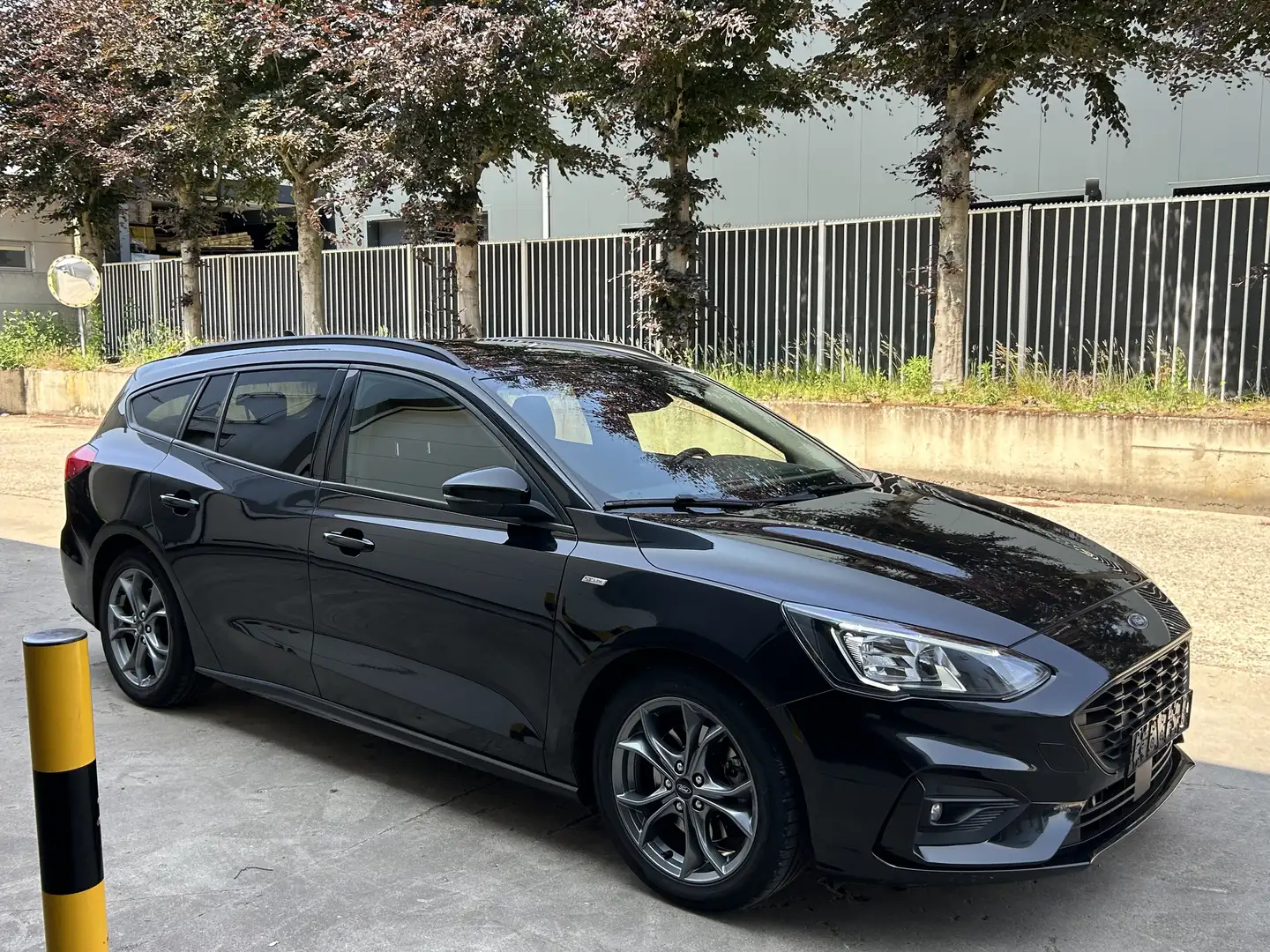 Ford Focus Turnier 1.5 EcoBoost ST LINE - 1