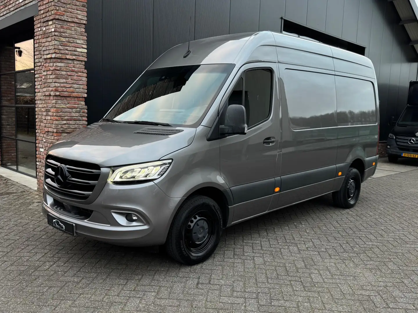 Mercedes-Benz Sprinter 319 3.0 CDI L2H2 DC EURO VI-D Grijs - 2