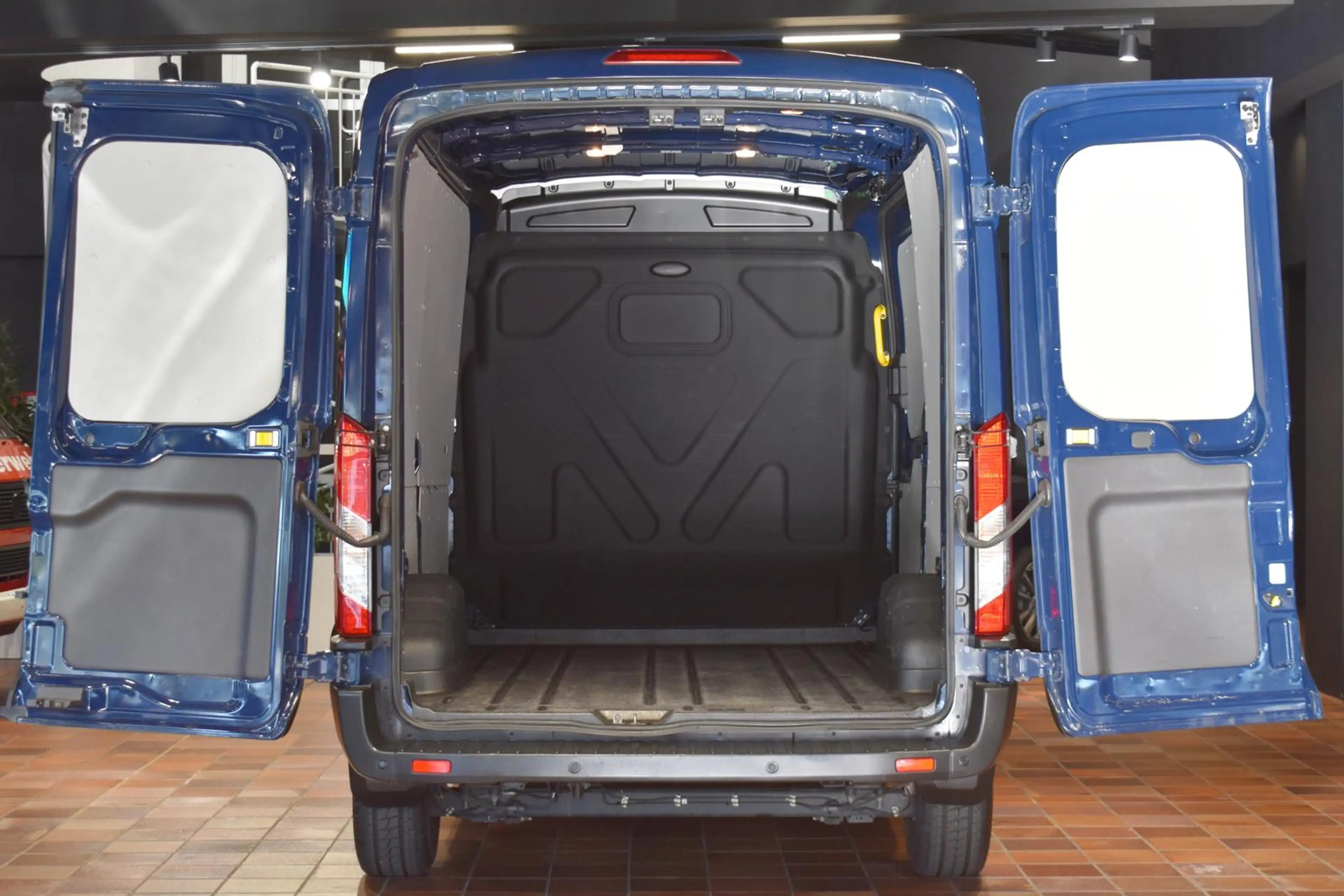 Ford Transit 350 L2H2 TREND KLIMA TEMPOMAT SITZHEIZUNG BEHEIZBA — photo 9