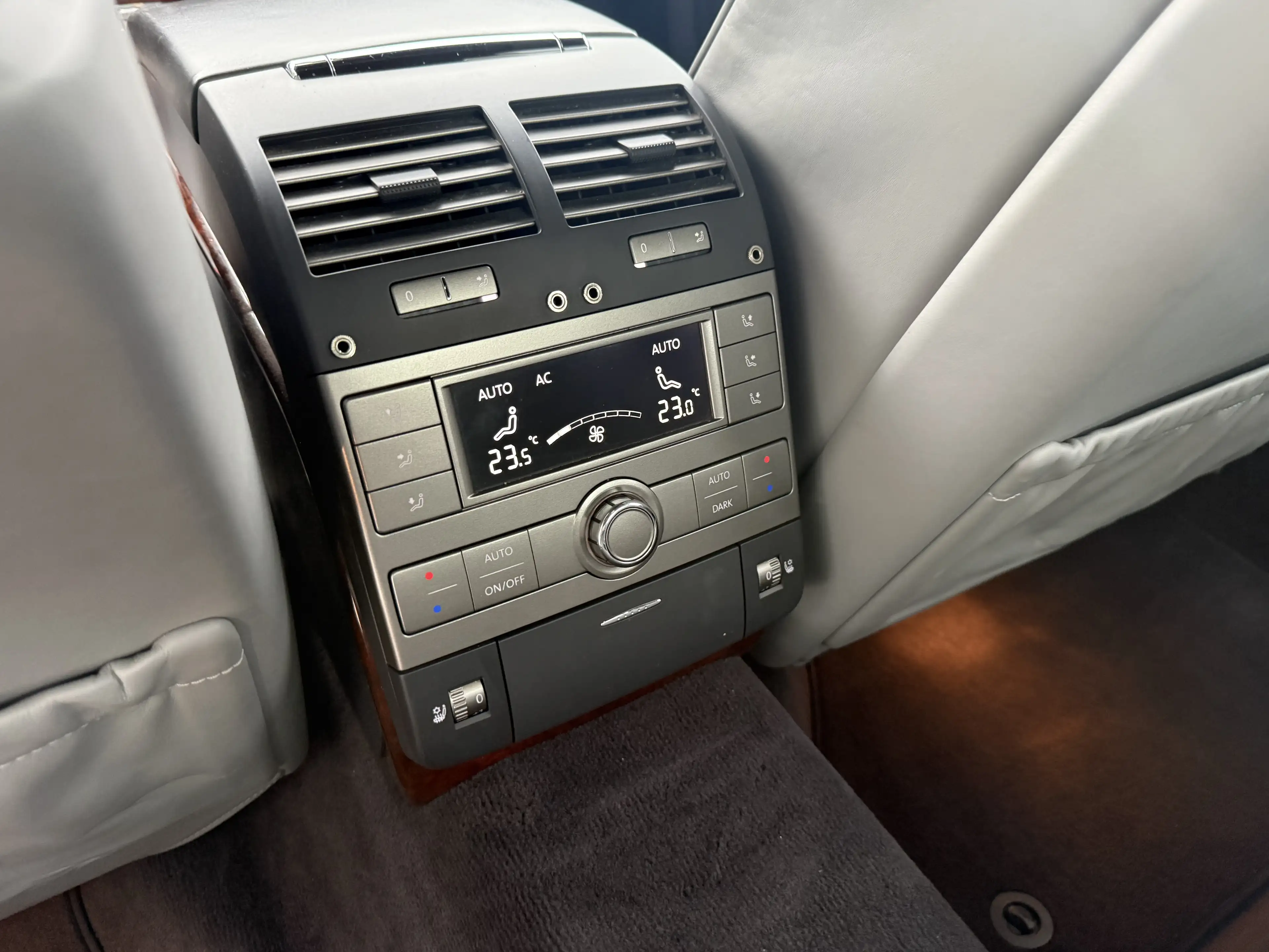 Volkswagen Phaeton V6 TDI 5-Sitzer 4Motion TOP ZUSTAND 12 MONATE GARANTIE — photo 14