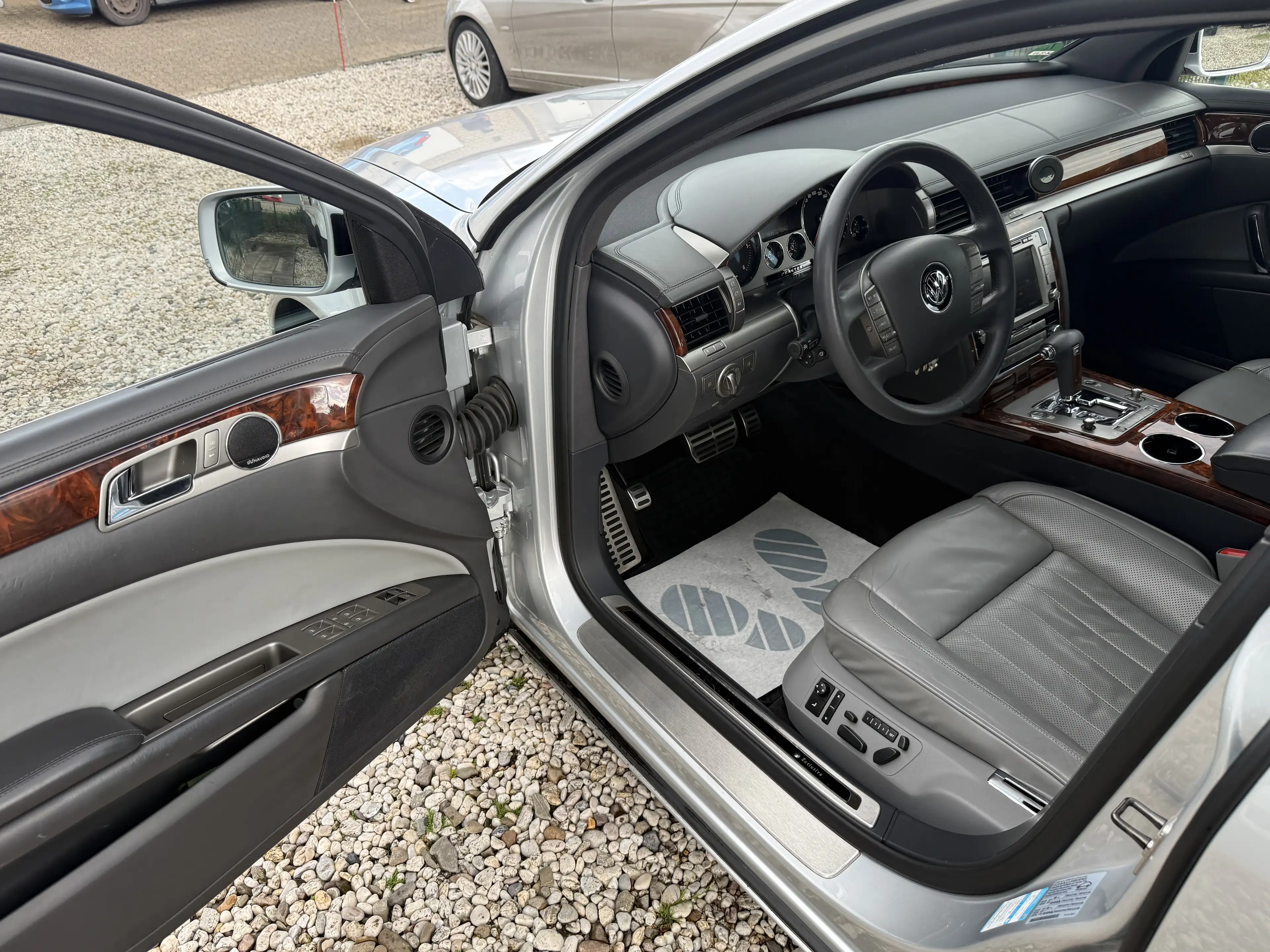 Volkswagen Phaeton V6 TDI 5-Sitzer 4Motion TOP ZUSTAND 12 MONATE GARANTIE — photo 9