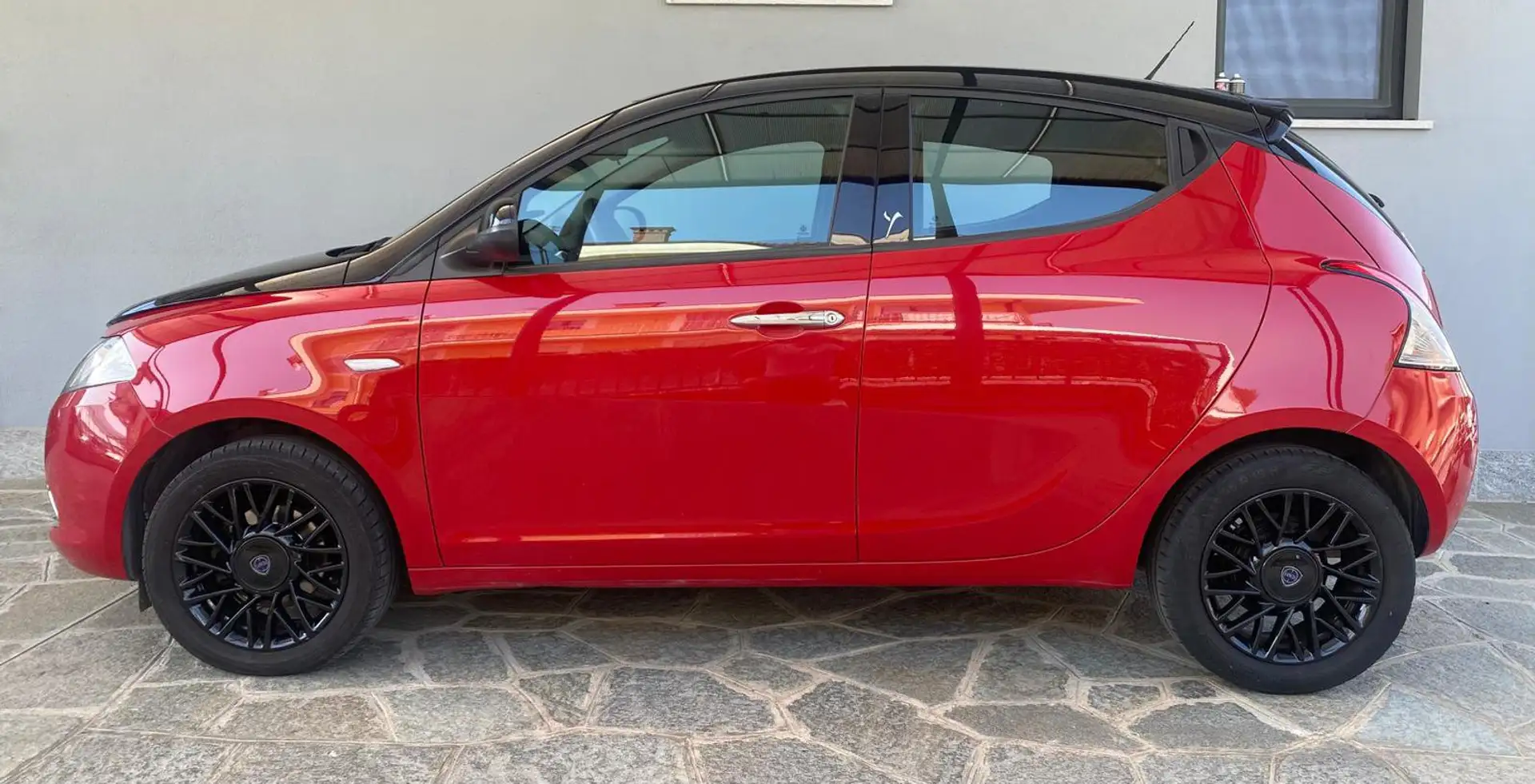 Lancia Ypsilon Ypsilon 1.3 MJT 16V 95 CV 5 porte S&S Platinum Rouge - 2