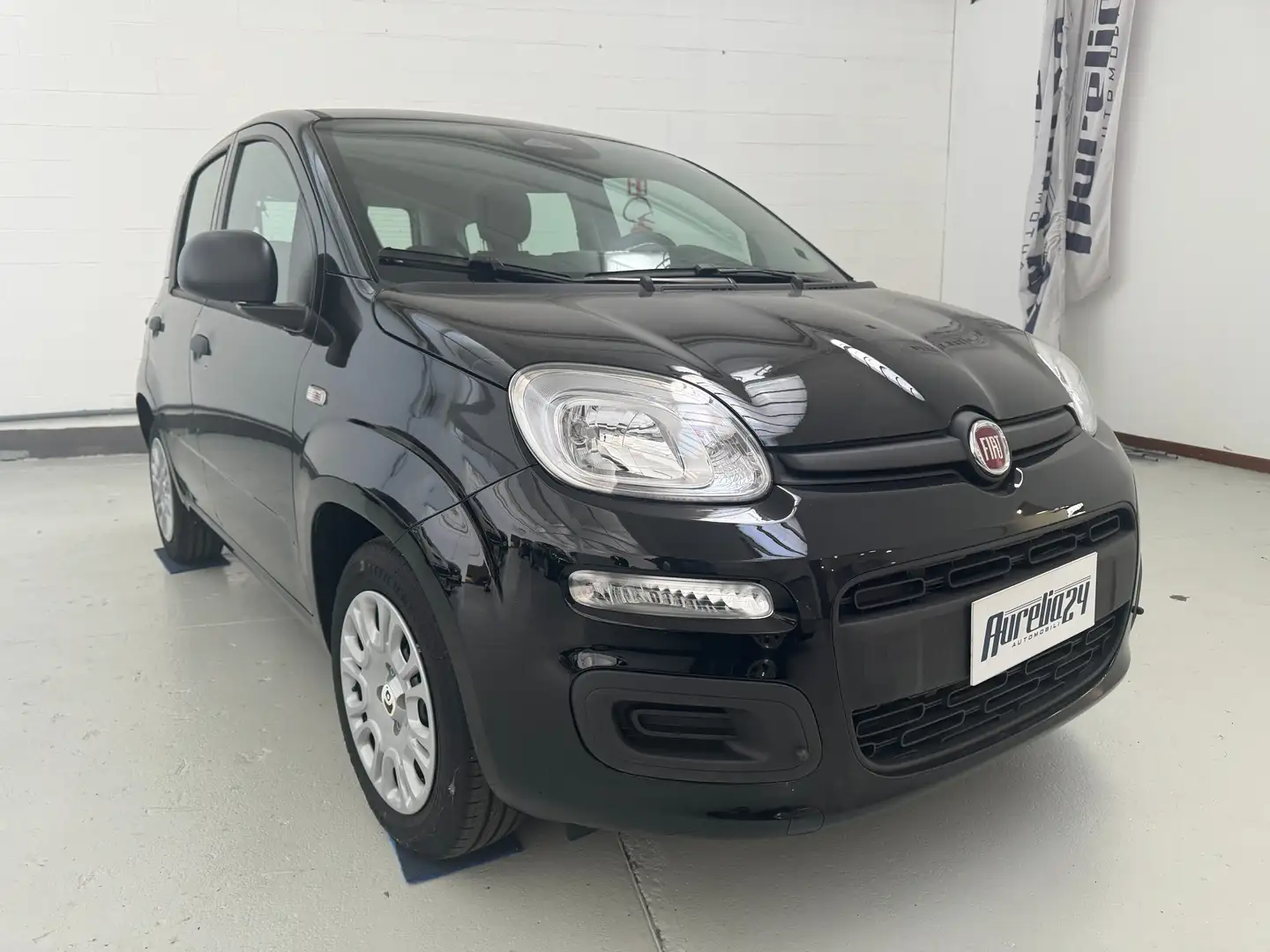 Fiat Panda 1.0 HYBRID 70 CV ADAS Negro - 2