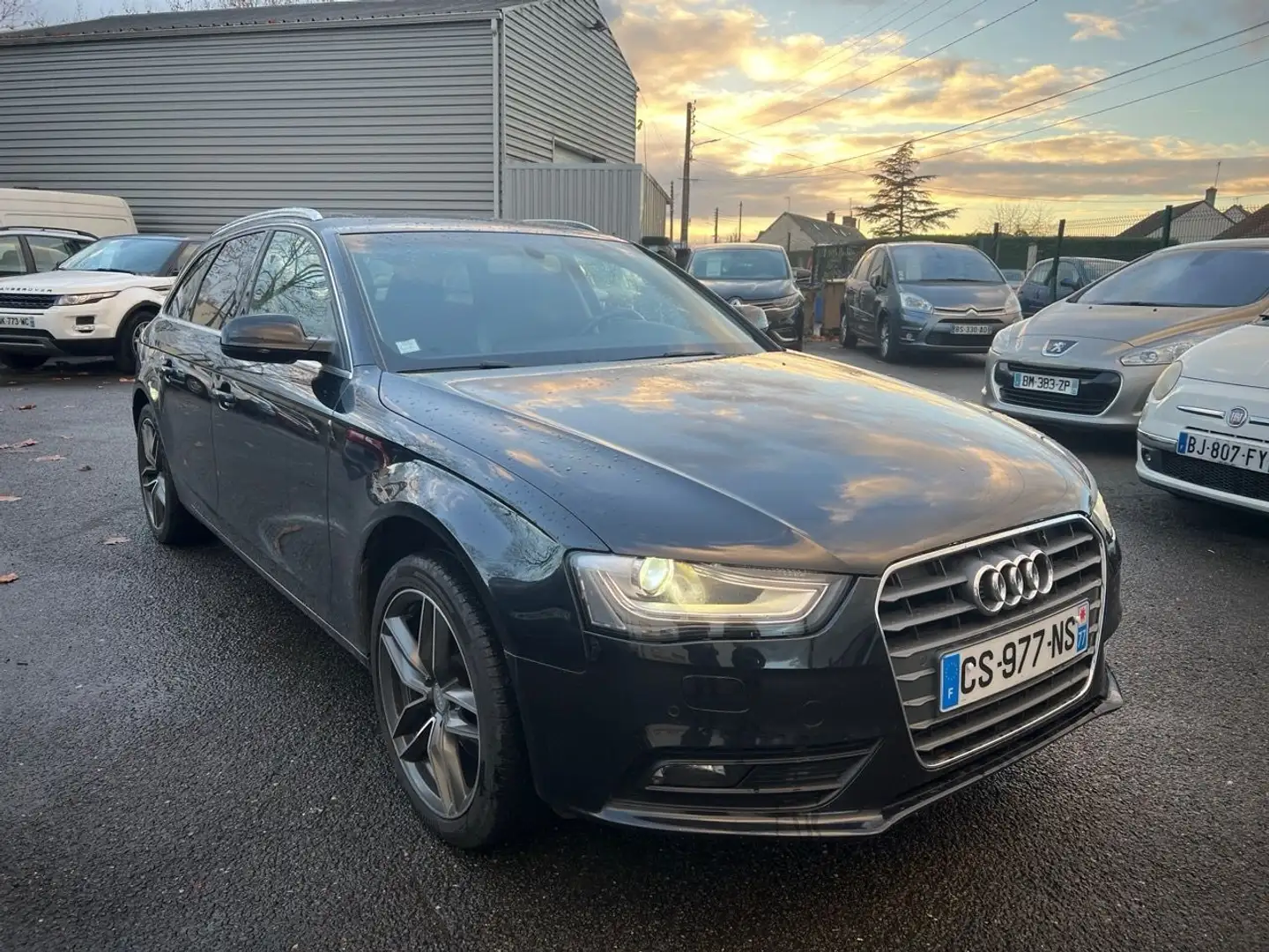 Audi A4 2.0 TDI 120CH DPF AMBITION LUXE Noir - 1