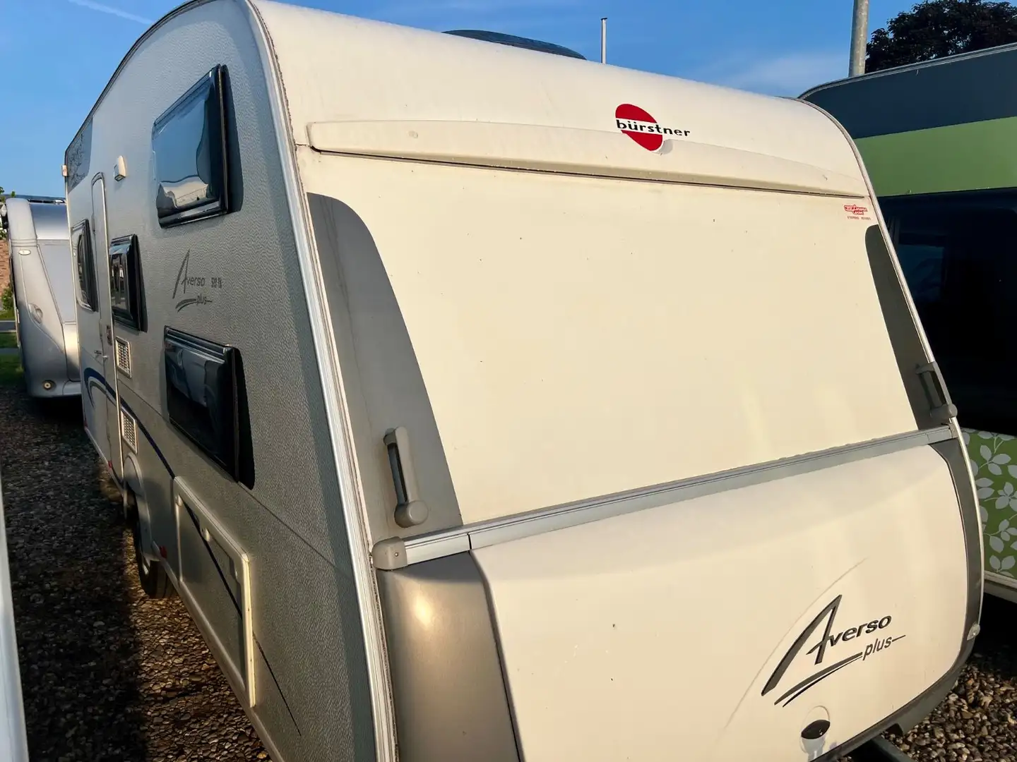 Bürstner 510 TK Averso Plus Vorzelt Etagen Hubbett Weiß - 1
