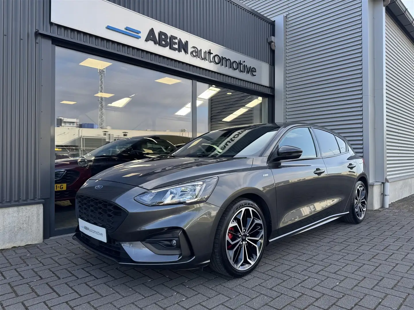 Ford Focus 1.5 EcoBoost 150PK ST-Line (18"|CAMERA|WINTER PACK Grijs - 2