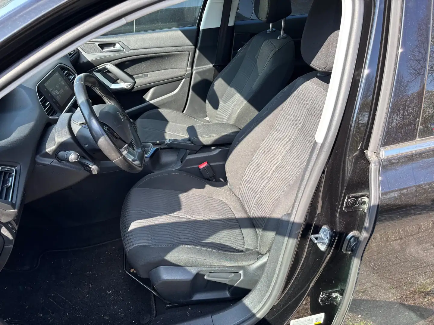 Peugeot 308 SW BWJ 2015 1.2 PureTech 111 PK Blue Lease Executi Zwart - 2