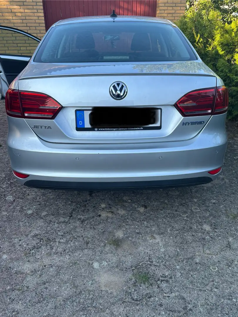 Volkswagen Jetta Comfortline Hybrid Silber - 2