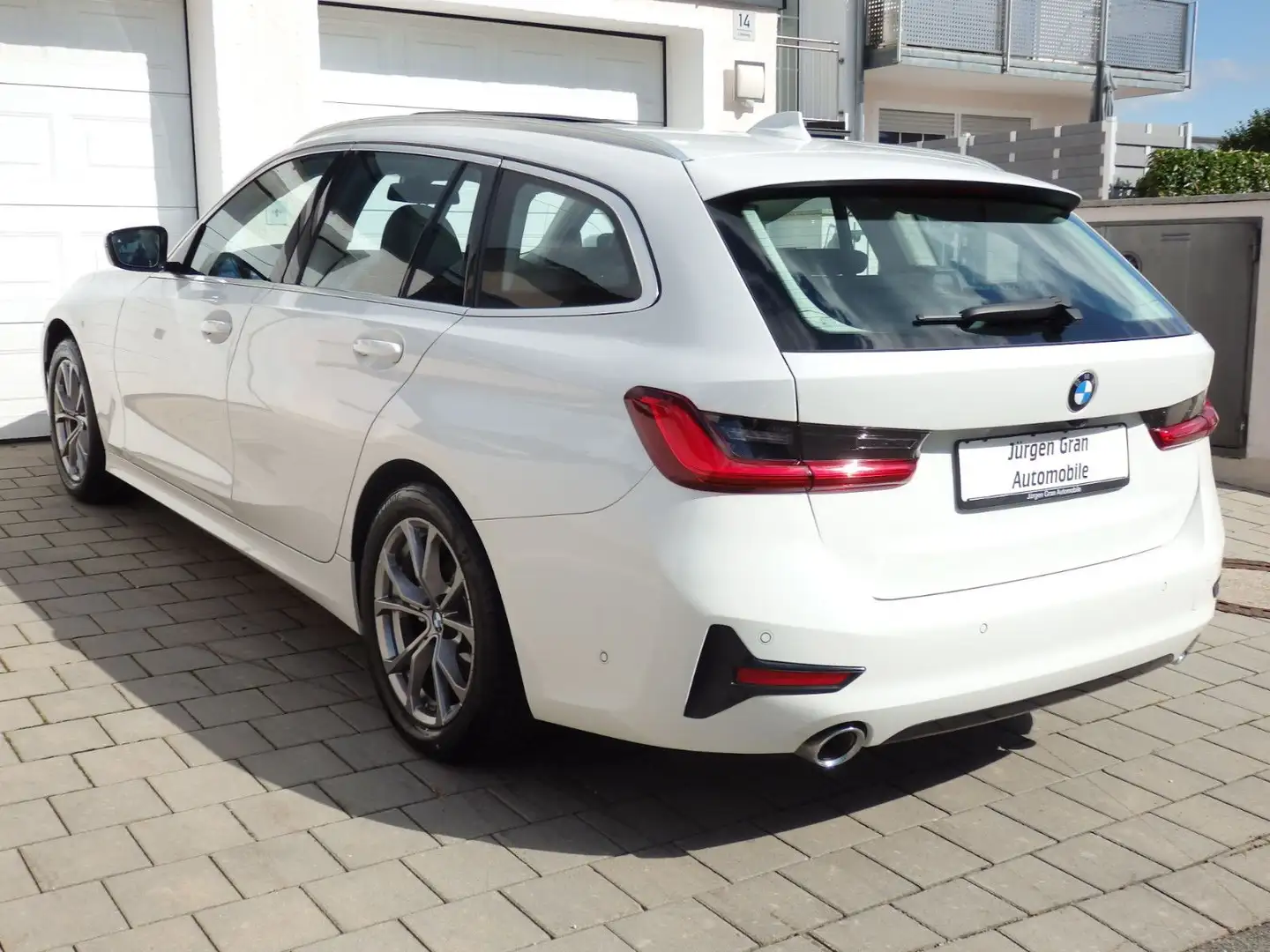 BMW 320 d Touring Aut Sport Line Glasdach AHK DrivAss Blanc - 2