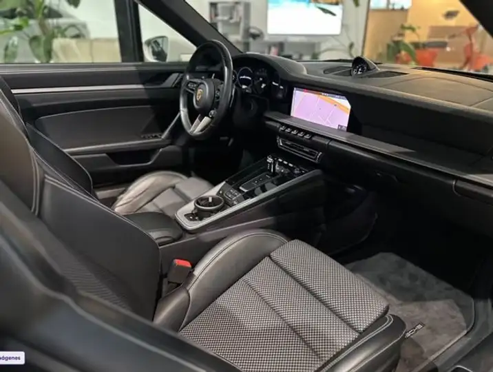 Porsche Carrera 4 GTS Cabriolet 2020, foto 23