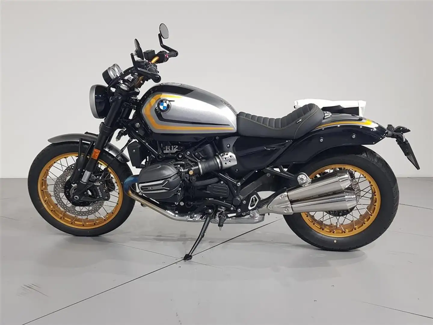 BMW R 12 0 Argintiu - 1