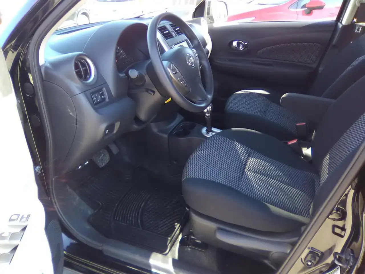 Nissan Micra снимка Nissan Micra