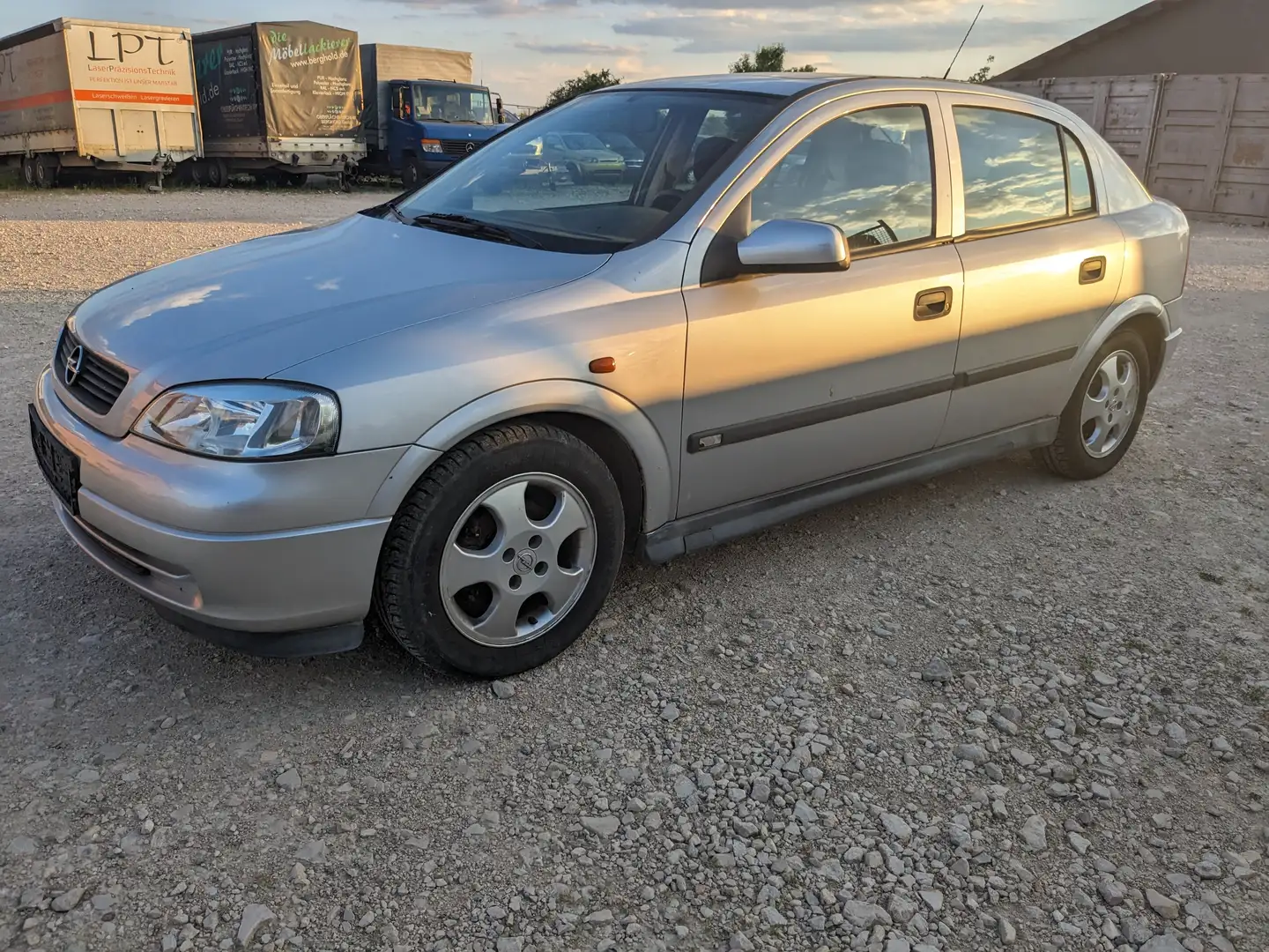 Opel Astra 1.6 Comfort Automatik Schiebedach Silber - 2