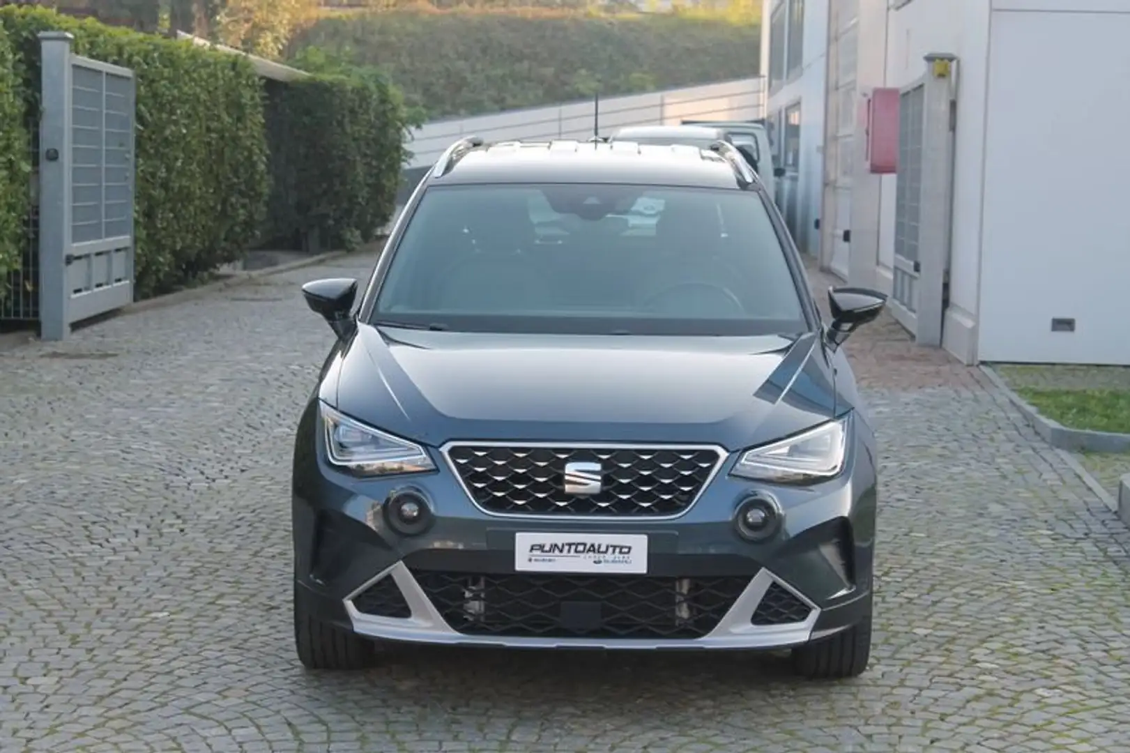 SEAT Arona 1.0 EcoTSI 110 CV Xperience Gris - 2