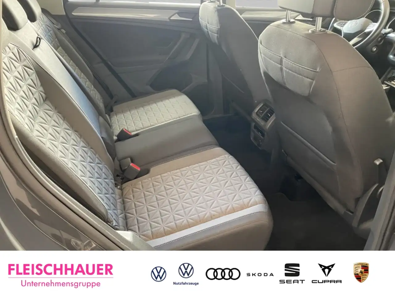 Volkswagen Tiguan 1.5 TSI Life LED Navi Tel.-Vorb. DAB CarPlay SHZ R 9
