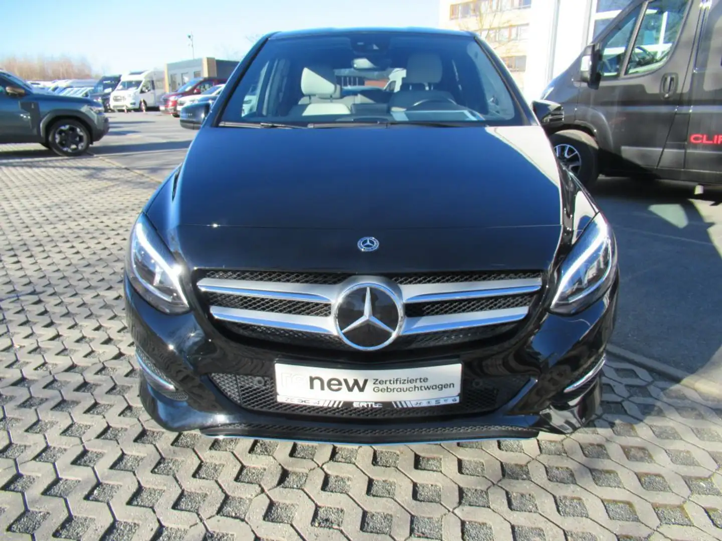 Mercedes-Benz B 200 (CDI) d 4Matic 7G-DCT Urban Černá - 2