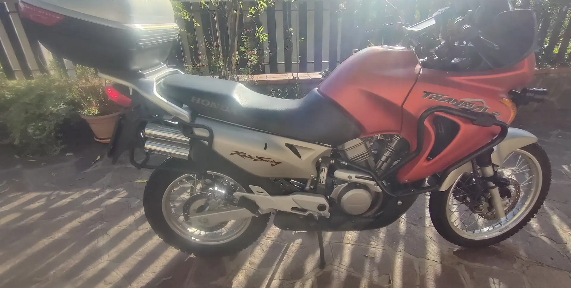 Honda Transalp 650, ultima serie a carburatori - 2