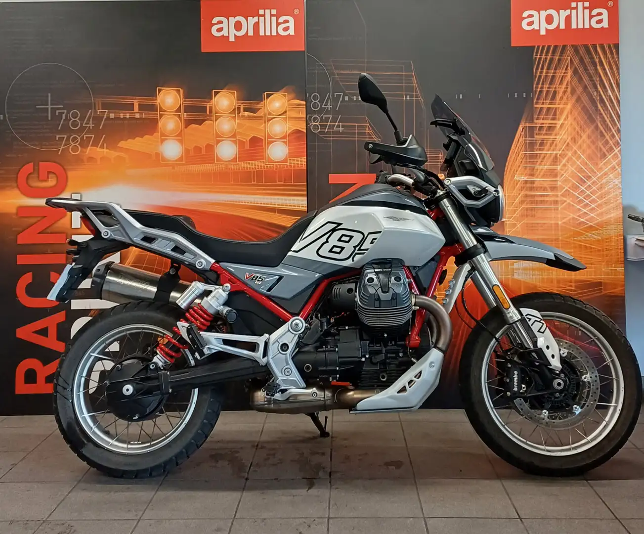 Moto Guzzi V 85 TT Blanc - 2