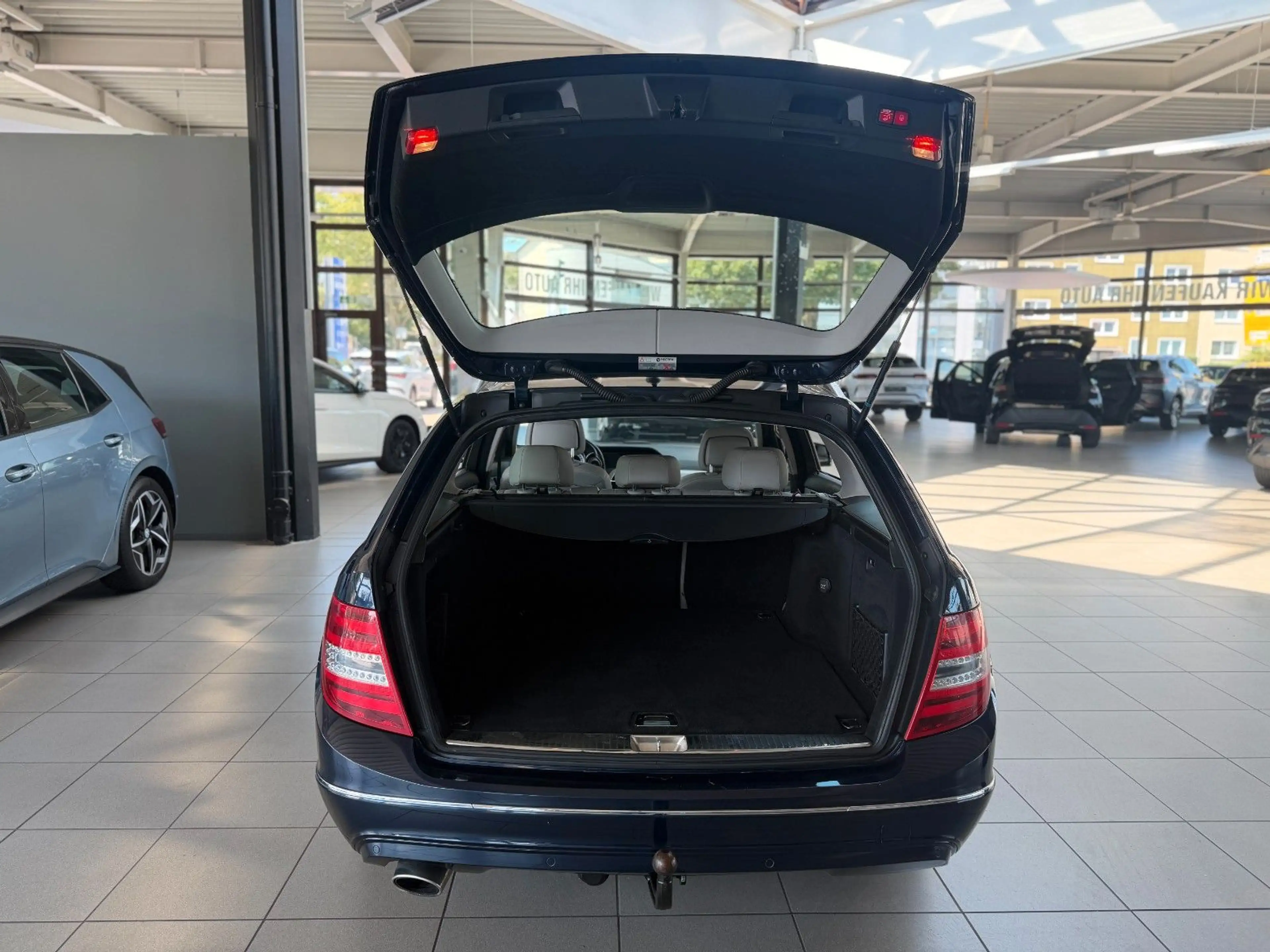 Mercedes-Benz C 250 T-Modell BlueEfficiency Avantgarde Autmat — photo 7