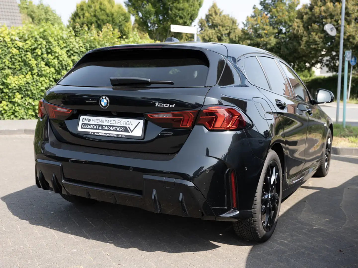 BMW 120 d M-Sport NEUES MODELL PANO AHK HUD 360° Schwarz - 2