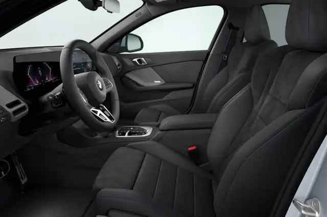 BMW 1 Series view 4