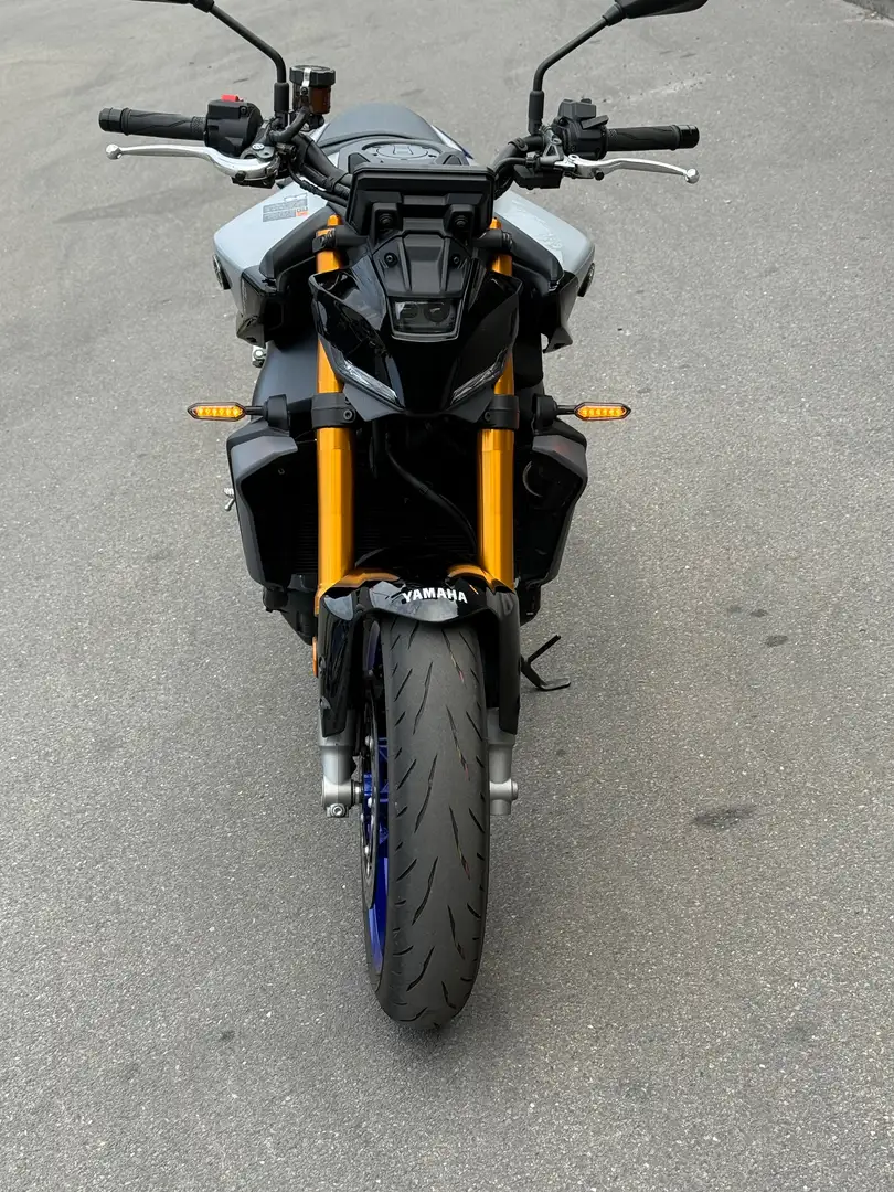 Yamaha MT-09 SP Stříbrná - 2