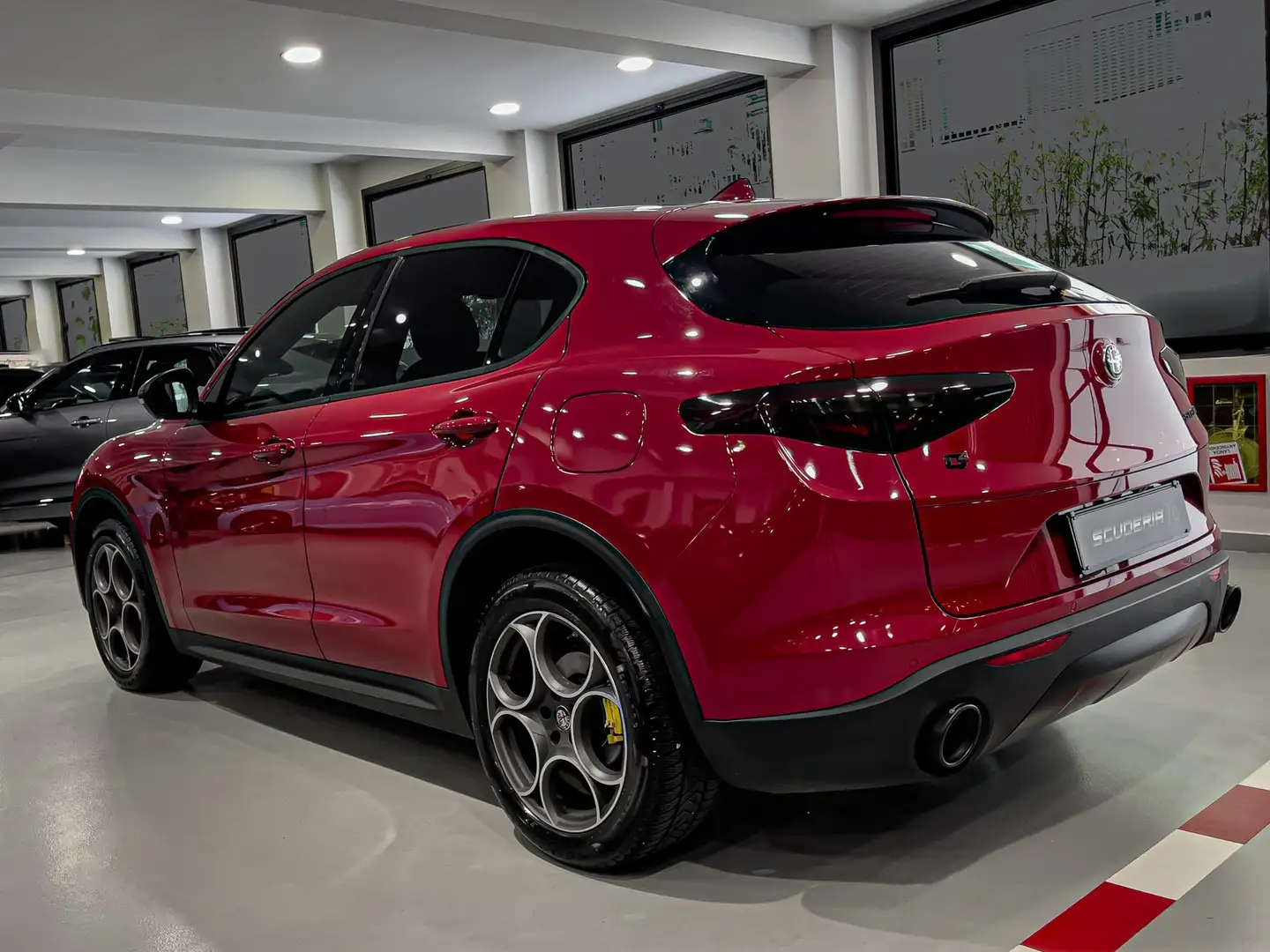 Alfa Romeo Stelvio 2.2 t Executive Q4 210cv auto Rojo - 2