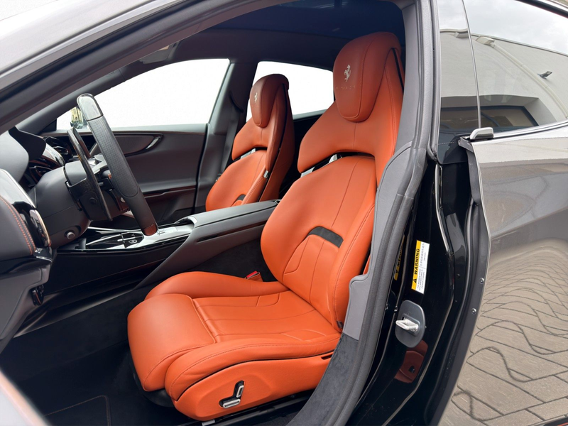 Ferrari Purosangue / LED / Painted-Exterieur / Glasdach — photo 12