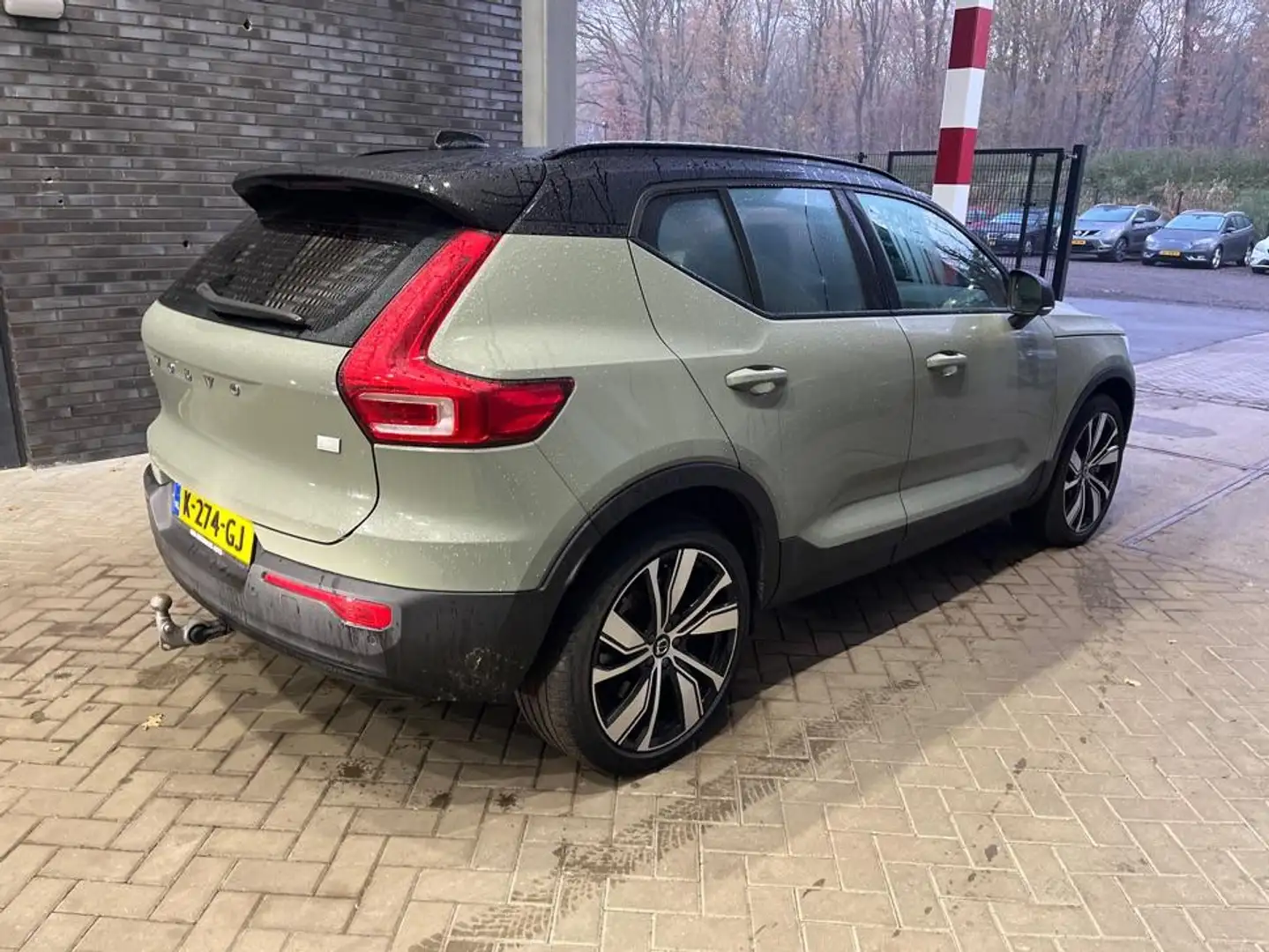 Volvo XC40 Recharge P8 AWD R-Design | Panoramadak | ACC | Tre Groen - 2